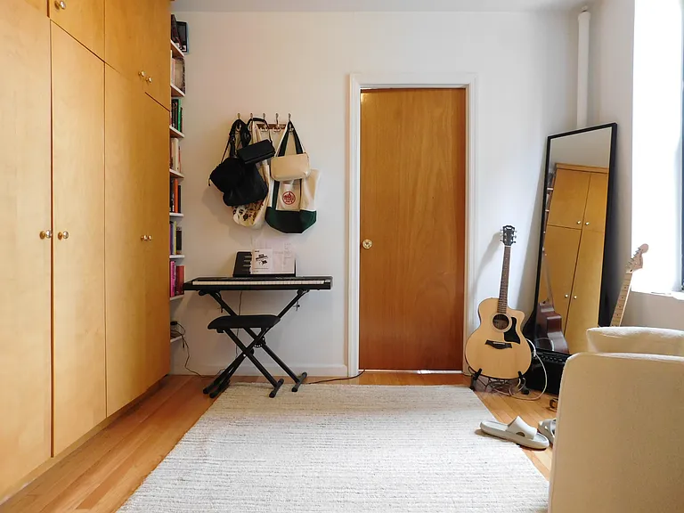 302 E 94th St #4B — Photo 3