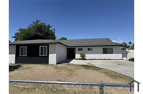 3886 Commanche Ave Photo 1