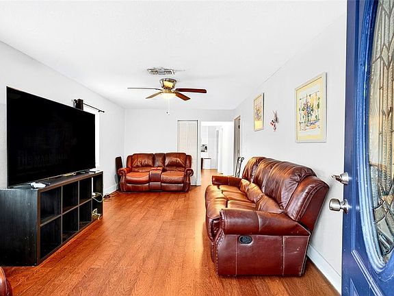 2nd image of 8917 N Willow Ave