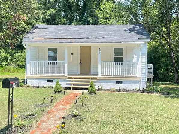 206 Tree Ln, Suffolk, VA 23437