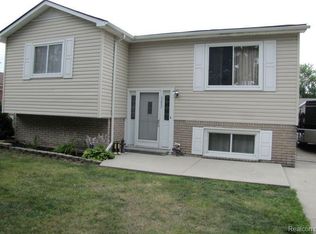 32052 Belcrest Rd, Brownstown, MI 48173