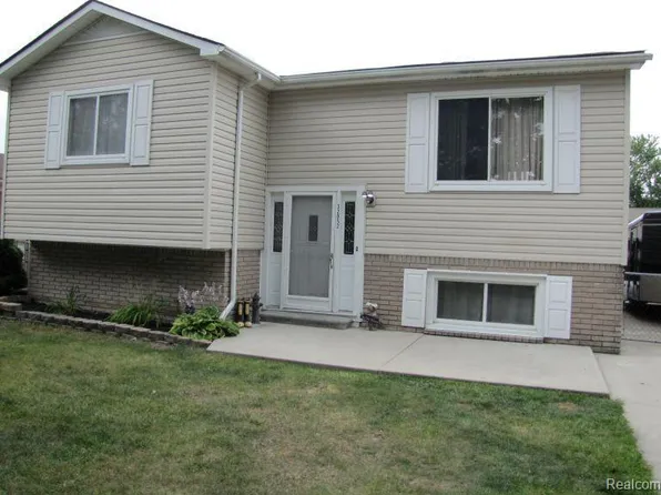 32052 Belcrest Rd, Brownstown, MI 48173