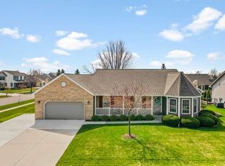 176 Ashwood Dr, Sycamore, IL 60178