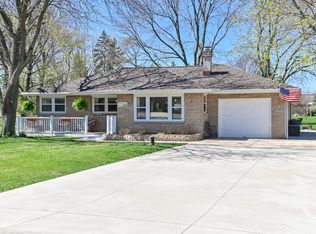 7443 S Shepard Ave, Oak Creek, WI 53154