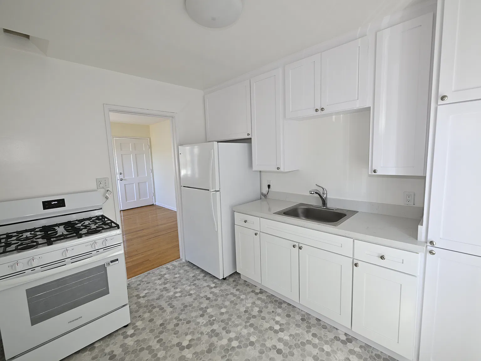 2 bed, 720 sqft, $2,450 — Photo 1