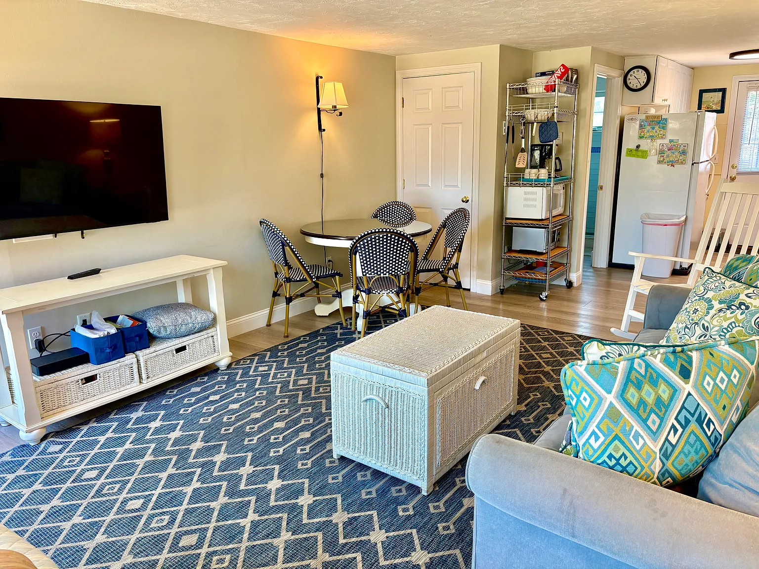 6 bed, 1600 sqft, $2,500 — Photo 4