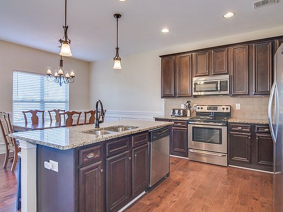 4th image of 626 Turning Crest Ln