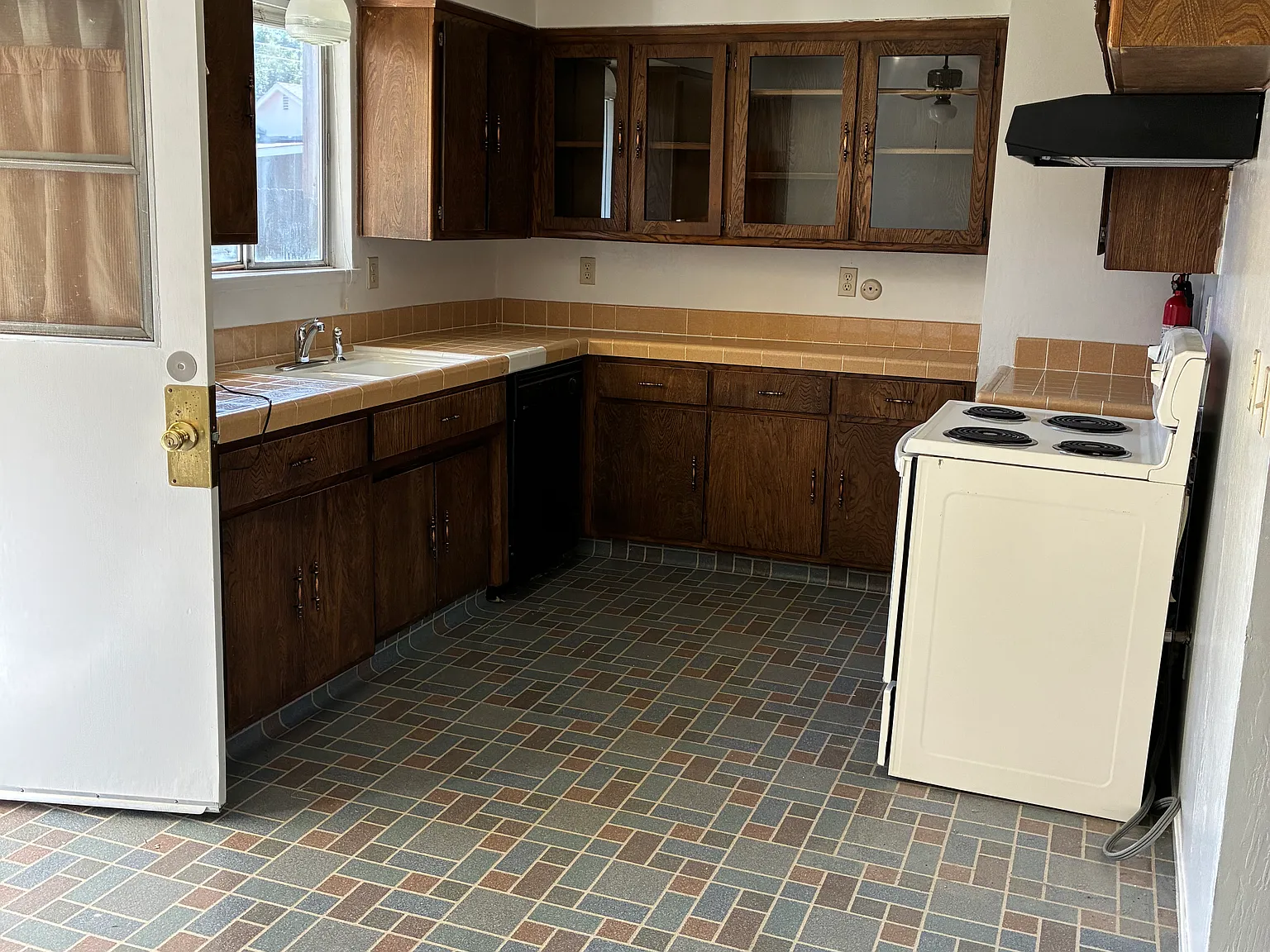 3 bed, 1100 sqft, $1,800 — Photo 2