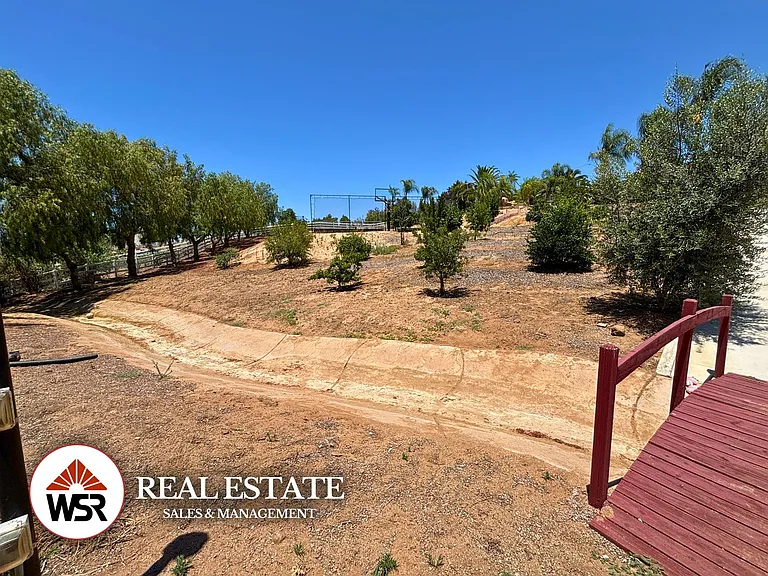 18691 Oak Park Dr — Photo 40