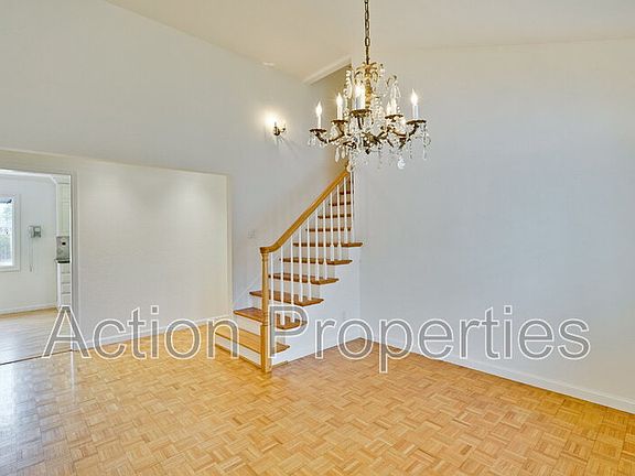 4th image of 2685 Yorkton Dr
