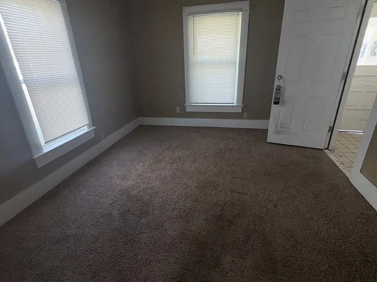 207 S Clarence St #A — Photo 3