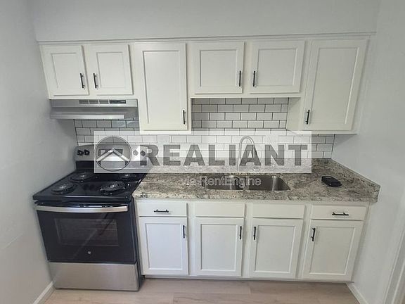 4th image of 920 Highland Ave #13
