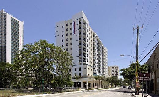 3rd image of 222 NE 25th St APT 806