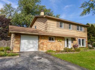 580 Hillcrest Blvd, Hoffman Estates, IL 60169