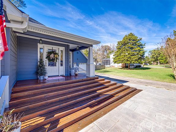 3rd image of 2915 Timber Ridge Ln