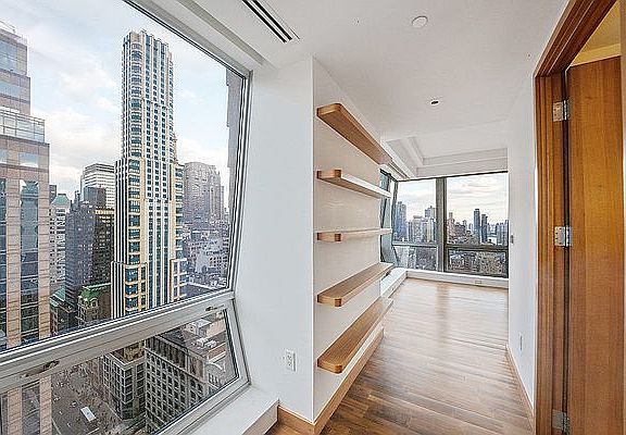 5th image of 400 5th Ave APT 31E