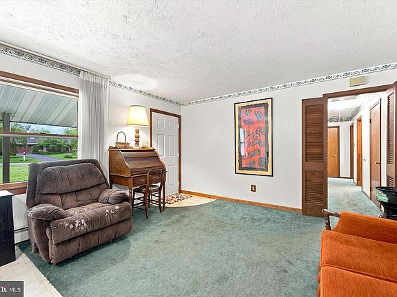 5th image of 360 Oak Dr
