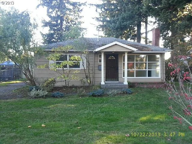 12118 NE Broadway St photo 1