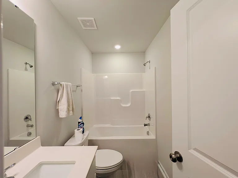 401 Deercroft Dr — Photo 3