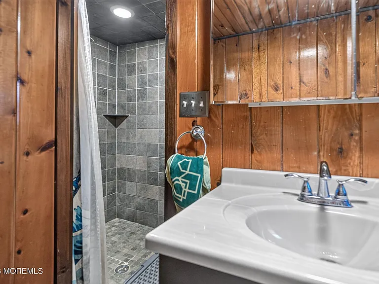 117 McDermott Rd — Photo 15