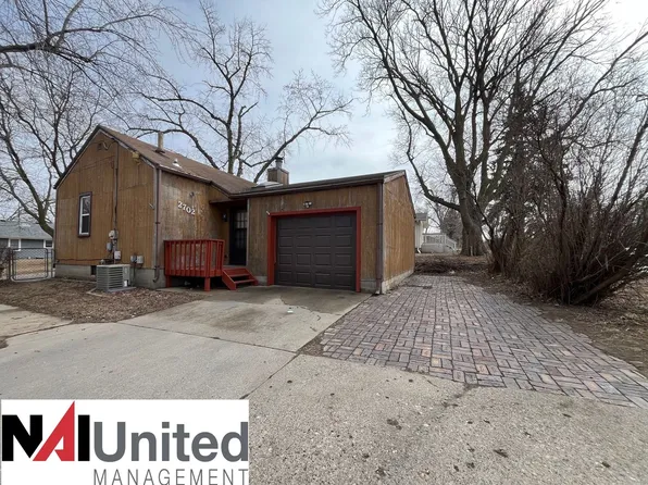 2702 S Lakeport St, Sioux City, IA 51106