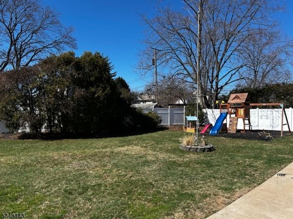 27 Hamilton Street, Englishtown Boro, NJ 07726