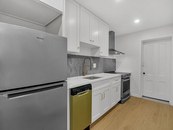 4th image of 811A Willoughby Ave