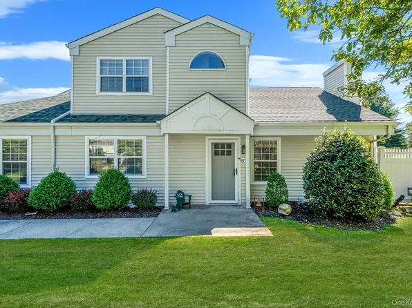 80 Fox Court, Manorville, NY 11949