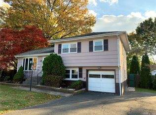 3 Meadowbrook Ln, Suffern, NY 10901
