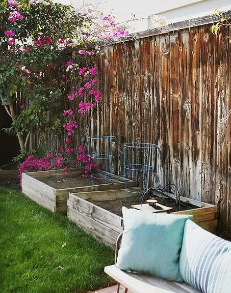 146 N La Peer Dr — Photo 21