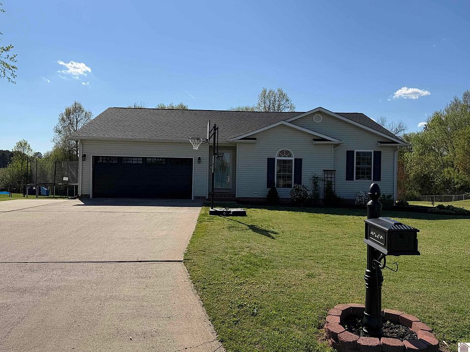 1st image of 215 Dana Ln