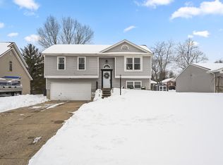 21051 Sunny Ridge Dr, Lawrenceburg, IN 47025