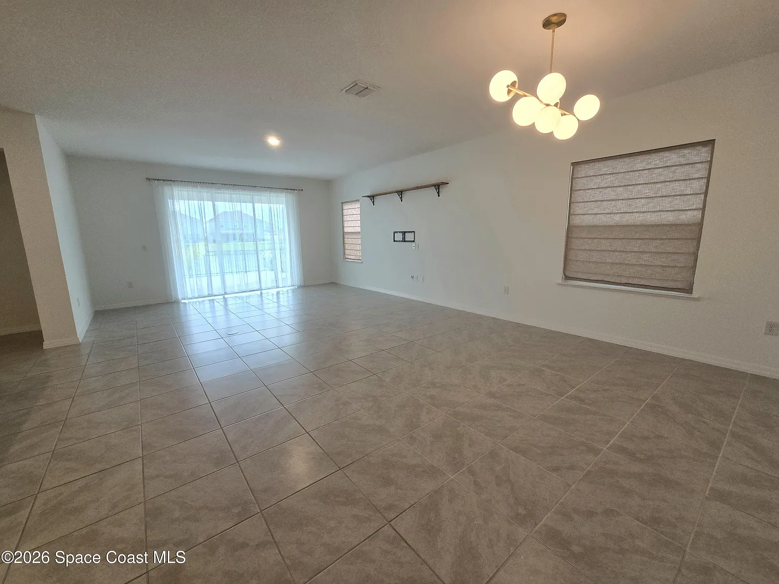 4 bed, 2.0 bath, 2161 sqft, $2,500 — Photo 3