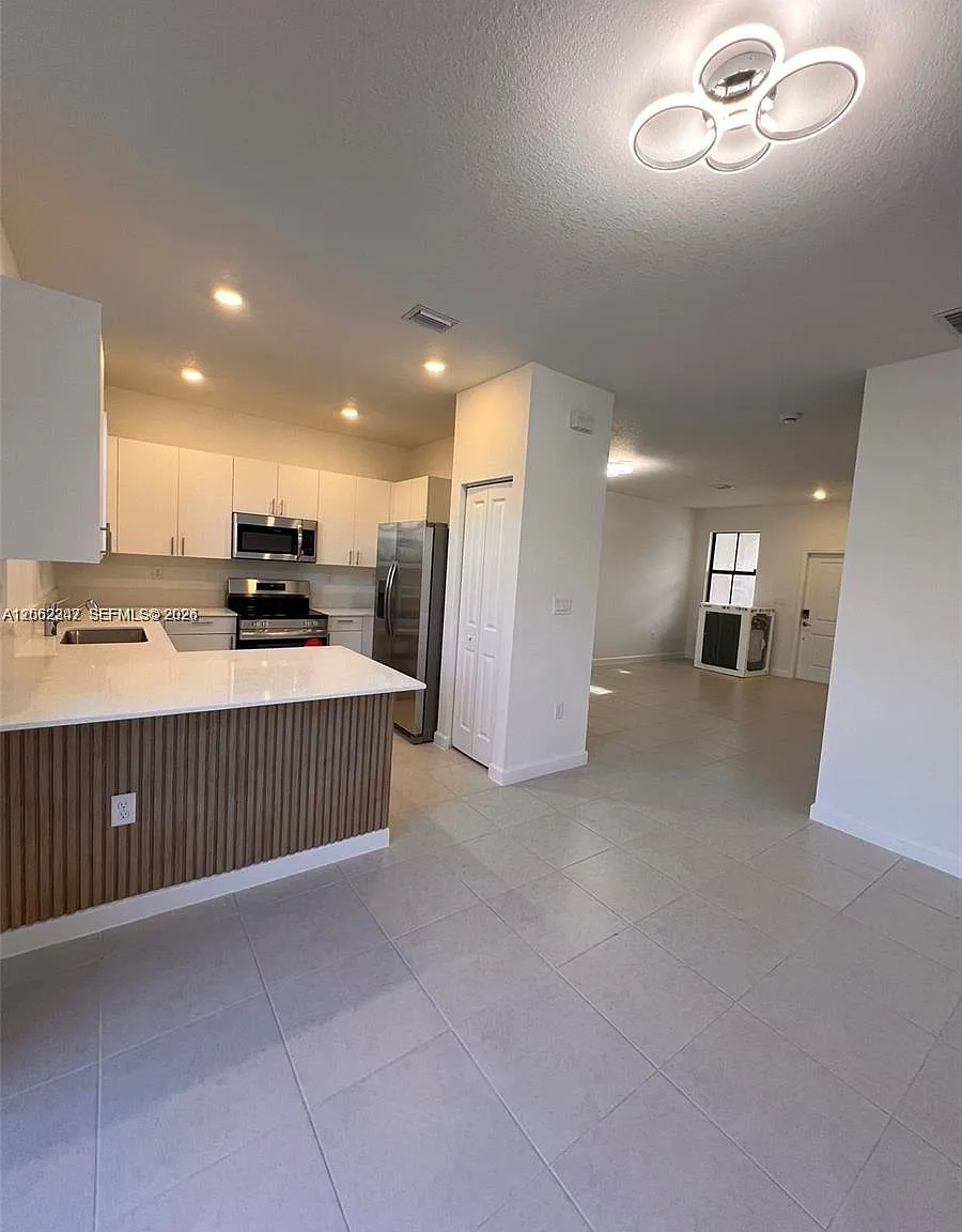 3 bed, 2.5 bath, 1442 sqft, $2,950 — Photo 4
