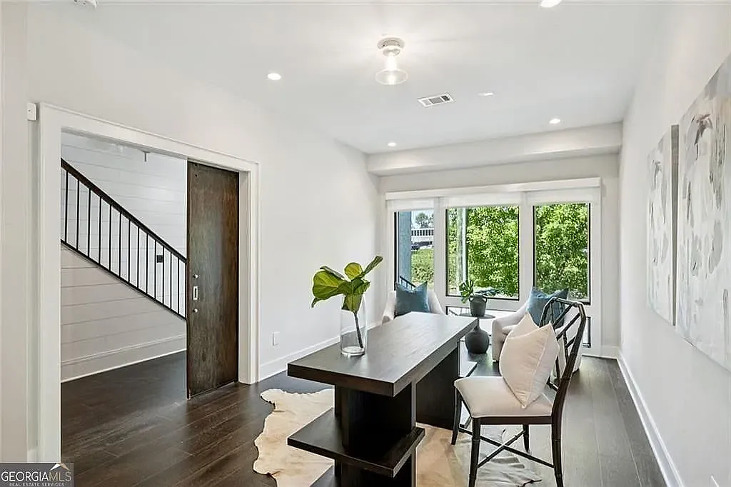 3 bed, 3.5 bath, 2730 sqft, $5,800 — Photo 2