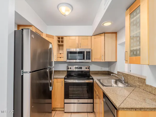 1810 E Blacklidge Dr APT 405, Tucson, AZ 85719