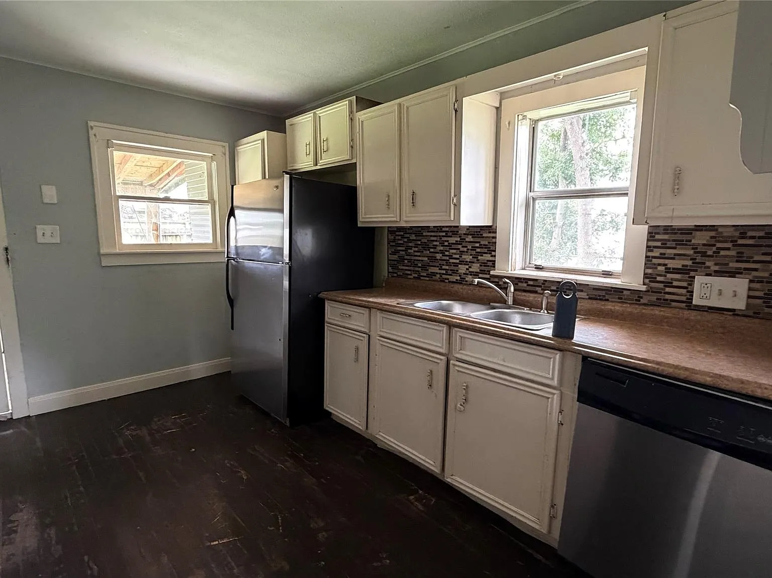 2 bed, 1.0 bath, 1092 sqft, $1,000 — Photo 1