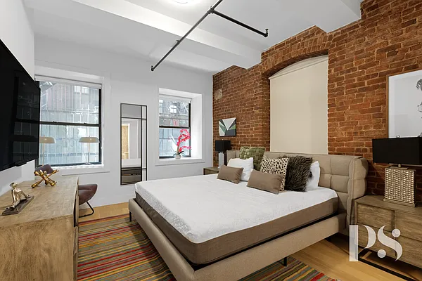 Rented by Compass | media 22