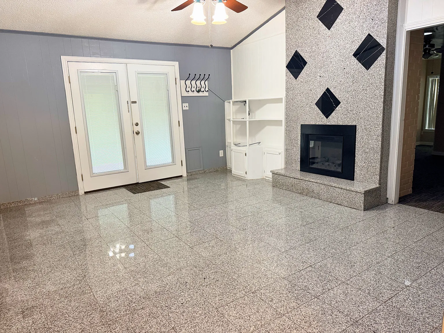 4 bed, 1700 sqft, $2,100 — Photo 2