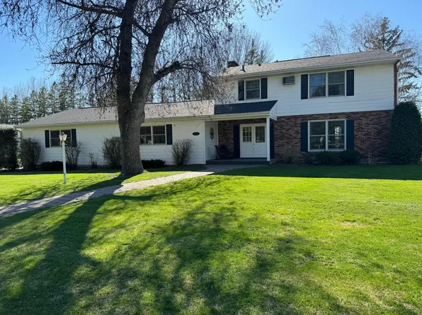 701 Main Ave N, Roseau, MN 56751