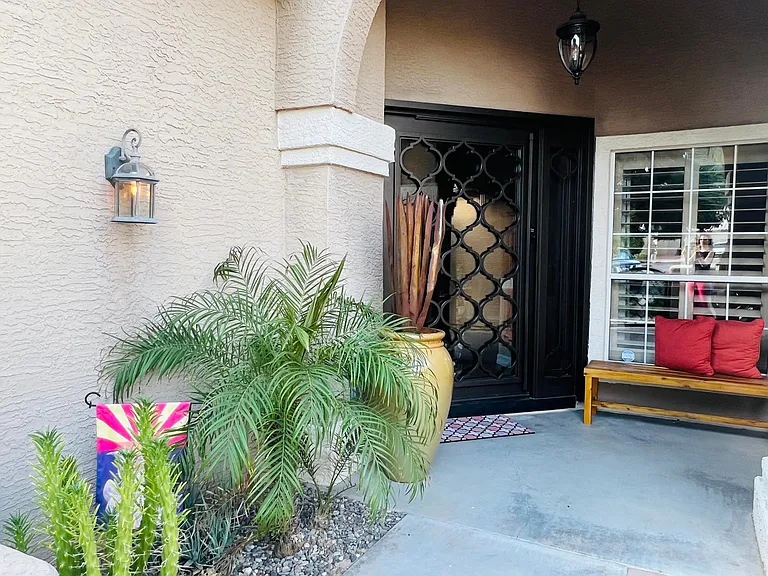 372 W Amoroso Dr — Photo 16