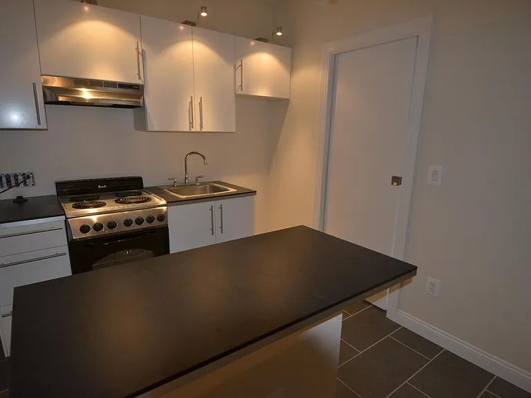 326 S 16th St #3F — Photo 8