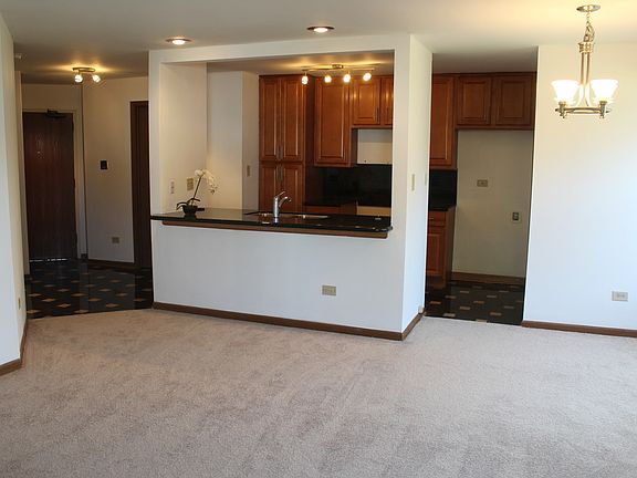 4th image of 108 White Oak Ct APT 9