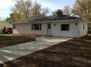 8030 Suncrest Dr, Des Moines, IA 50320