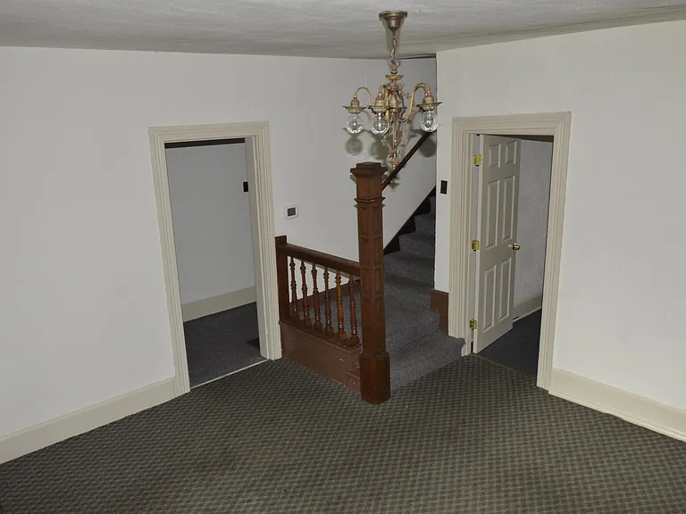 502 S Woodlawn Ave — Photo 10