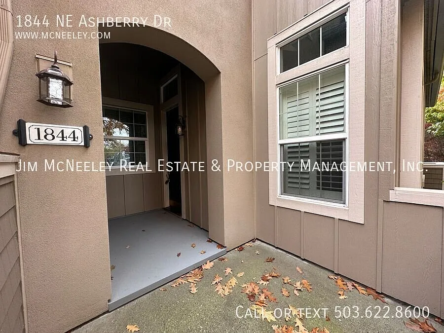 2 Bed + Den/Office with AC, Community Pool, Clubhouse and Playground — Photo 3