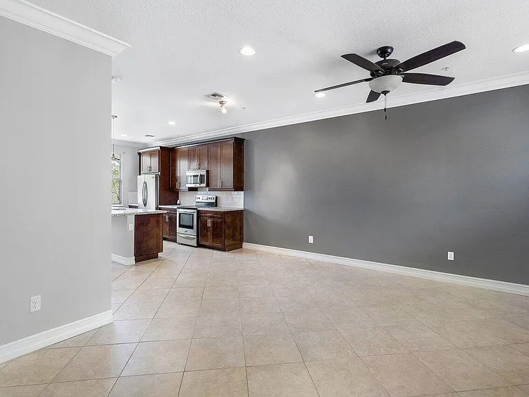 224 S Federal Hwy #4 — Photo 10