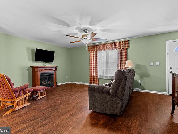 5th image of 104 N Grant St