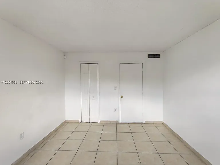 666 W 81st St #414 — Photo 10