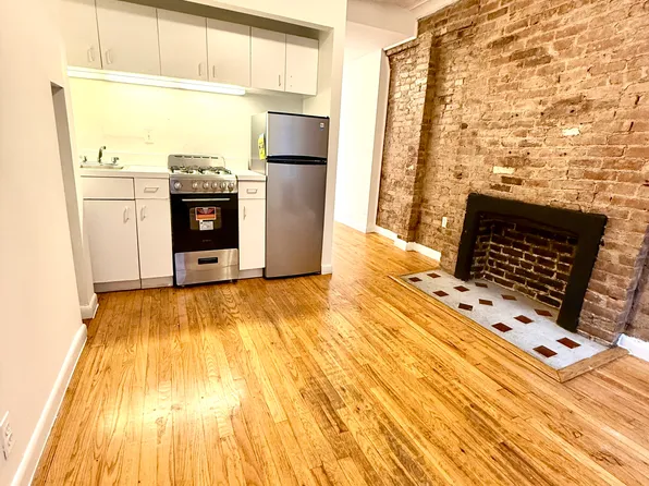 148 Sullivan Street image 1 of 6